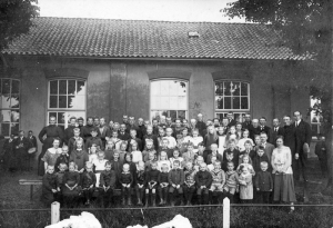 F566 OLS Schoolweg Vierakker ca. 1925
